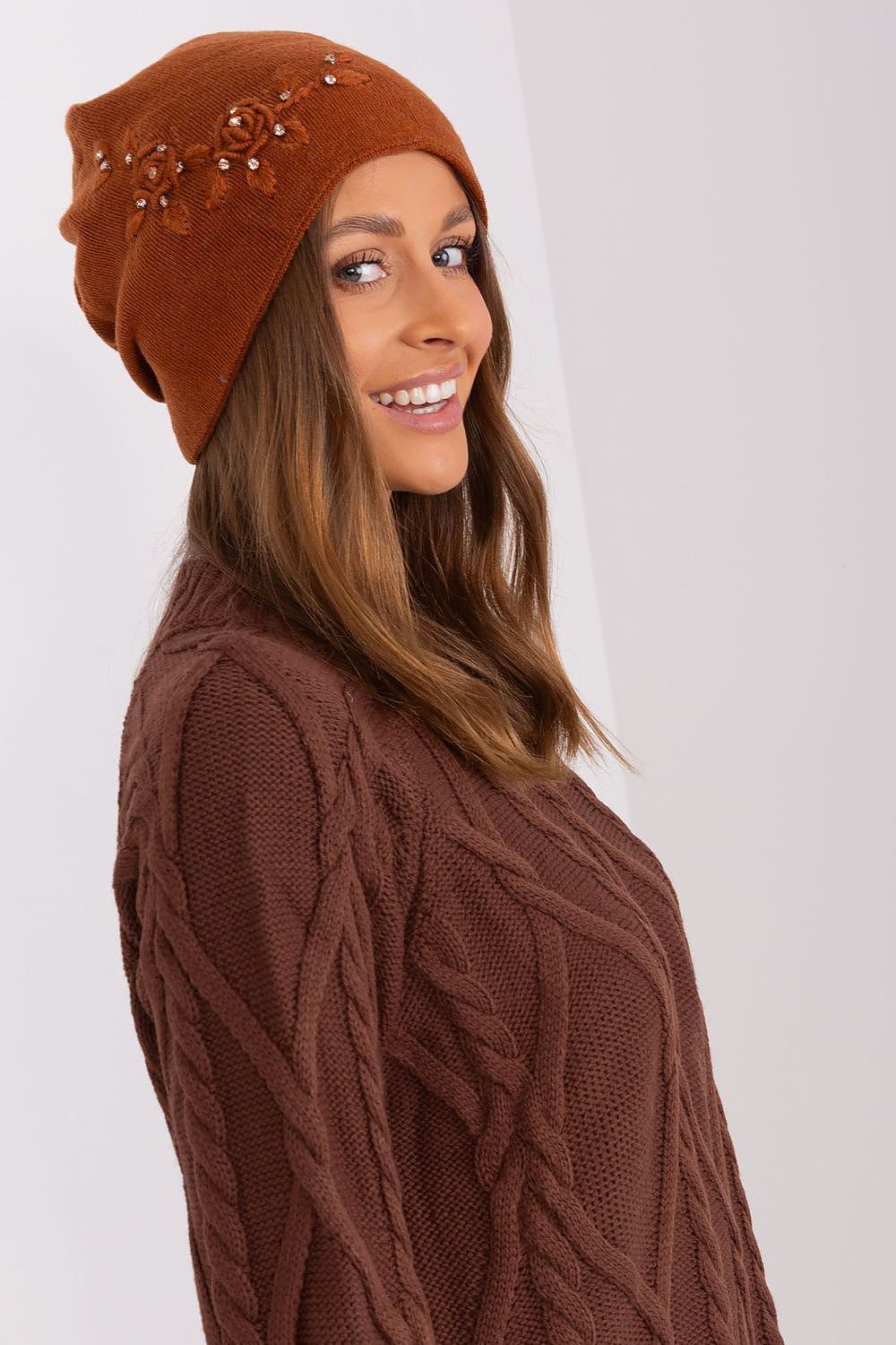 Bonnet model 191105 AT