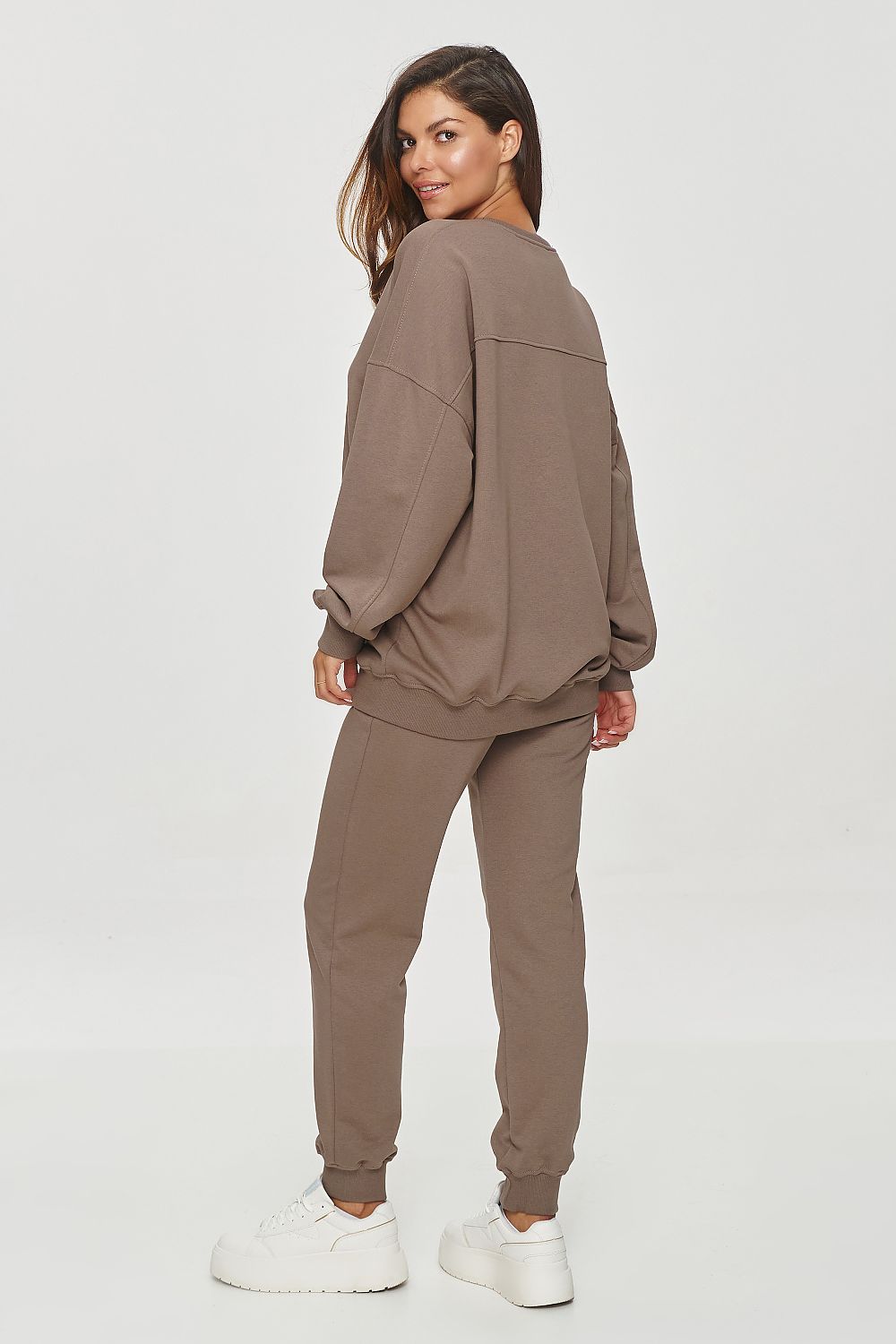 Sweatshirt model 200126 Makadamia