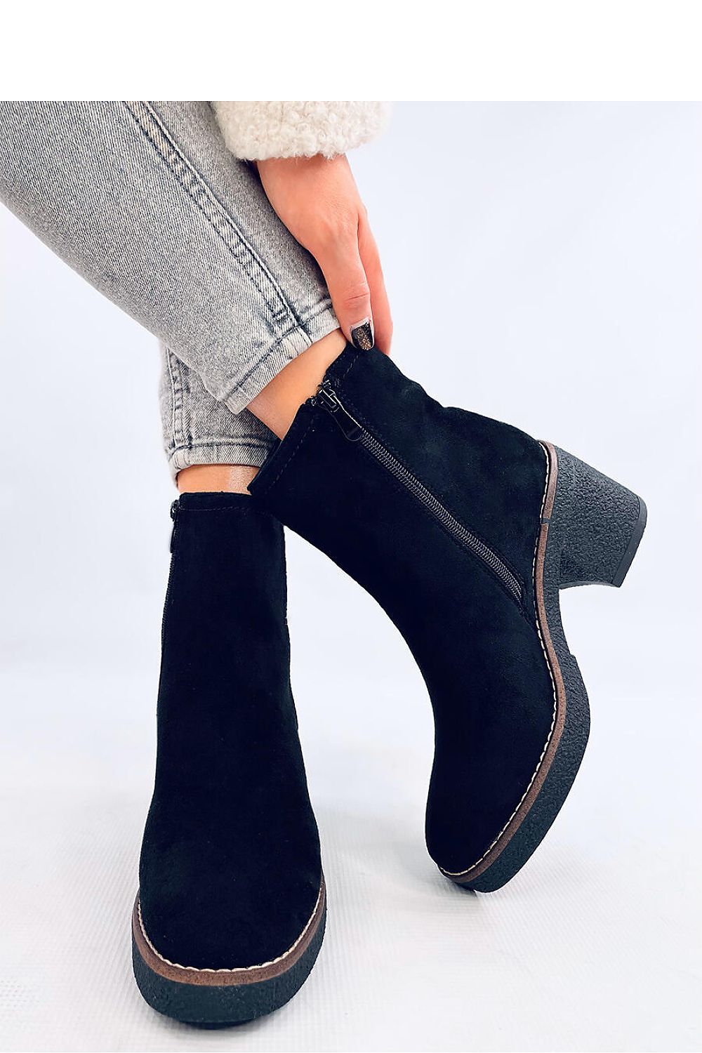 Heeled boots model 202337 Inello