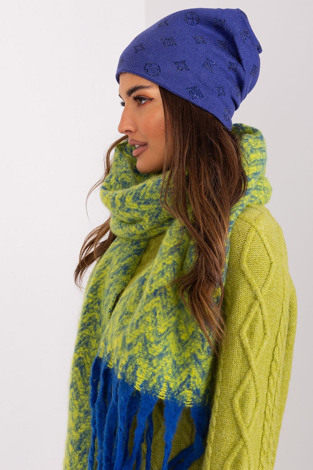Bonnet model 208243 AT