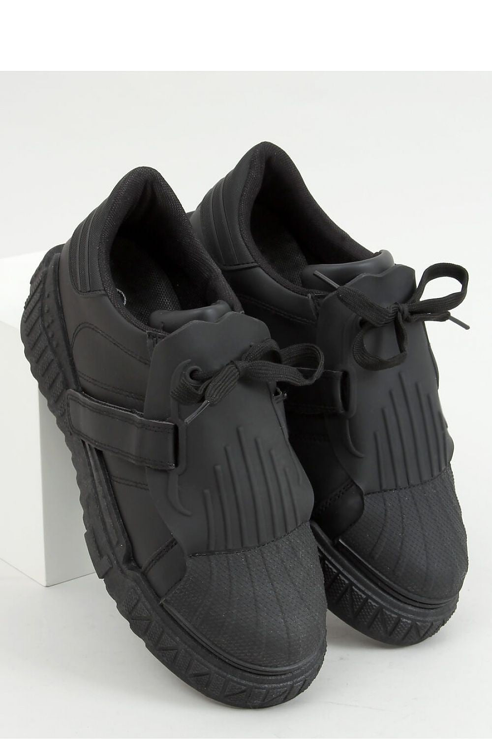 Inello model 157800 sneakers