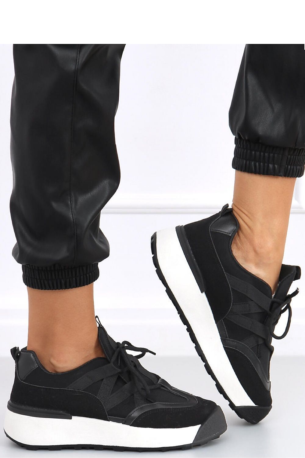 Sports shoes model 162828 Inello