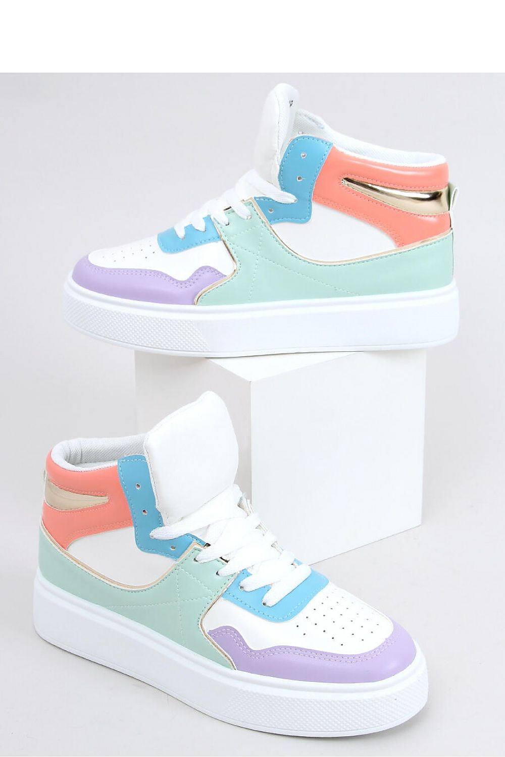 Sports shoes model 162893 Inello