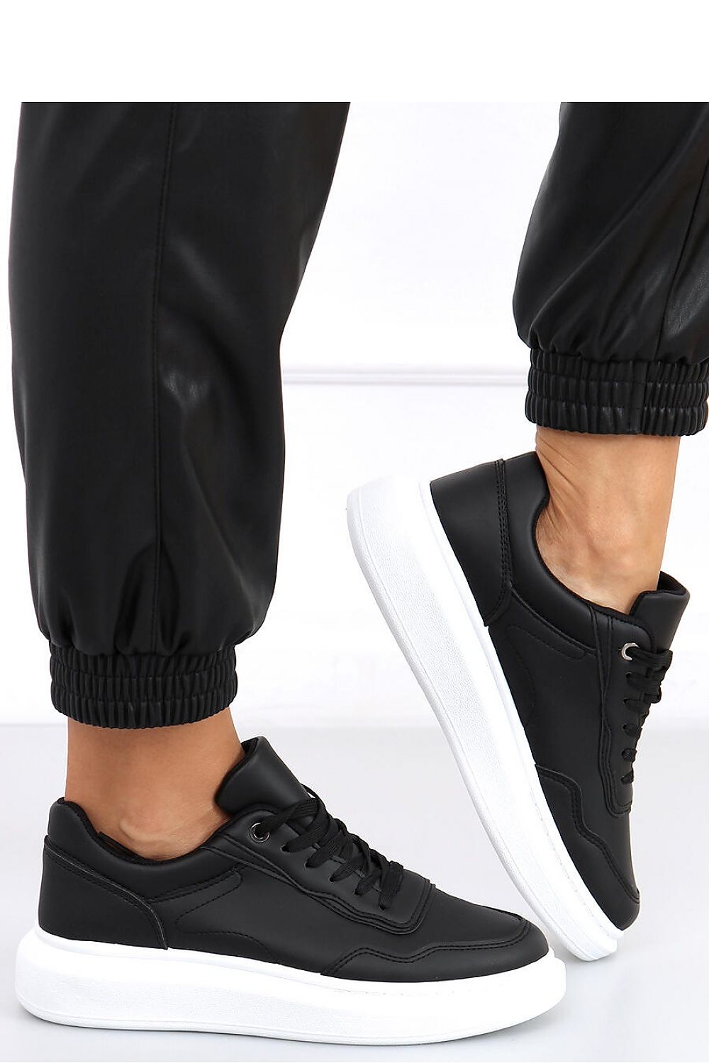Sports shoes model 162907 Inello