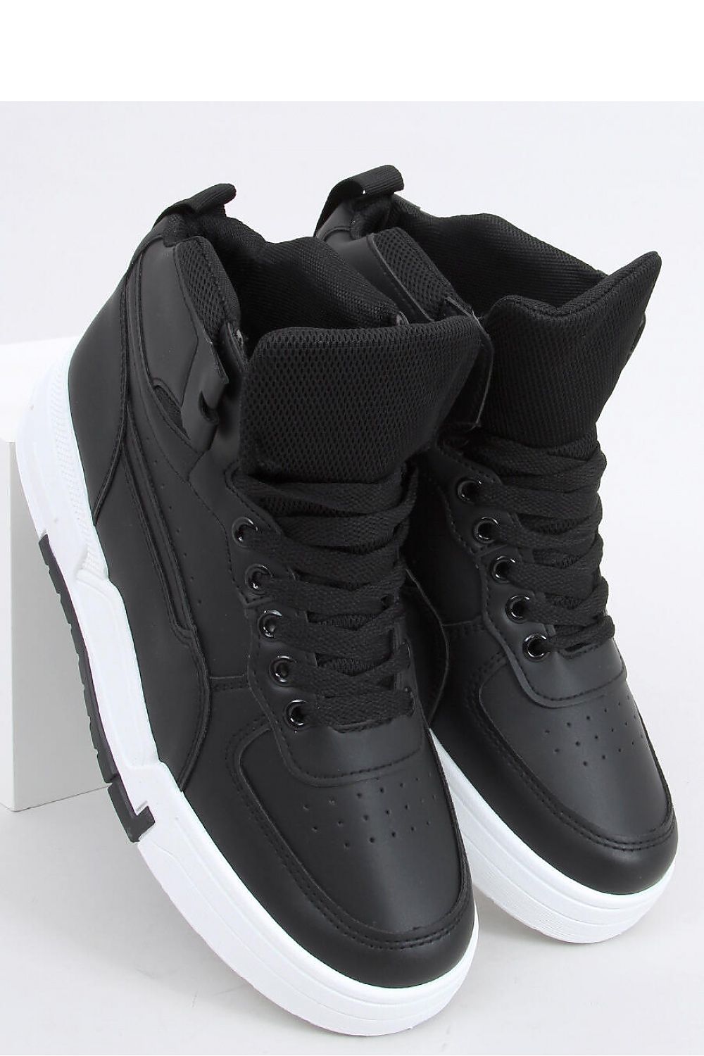 Sports shoes model 163310 Inello