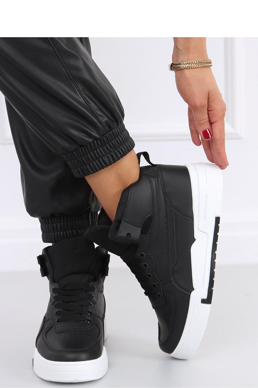Sports shoes model 163310 Inello