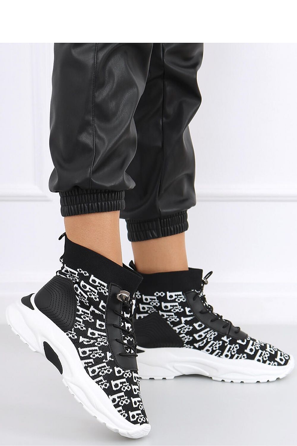 Sports shoes model 163589 Inello