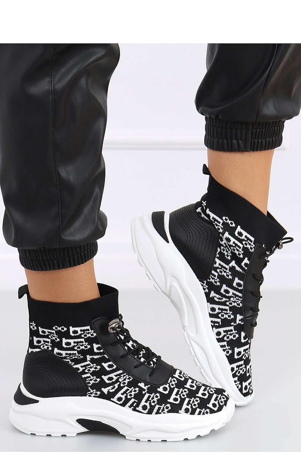 Sports shoes model 163589 Inello
