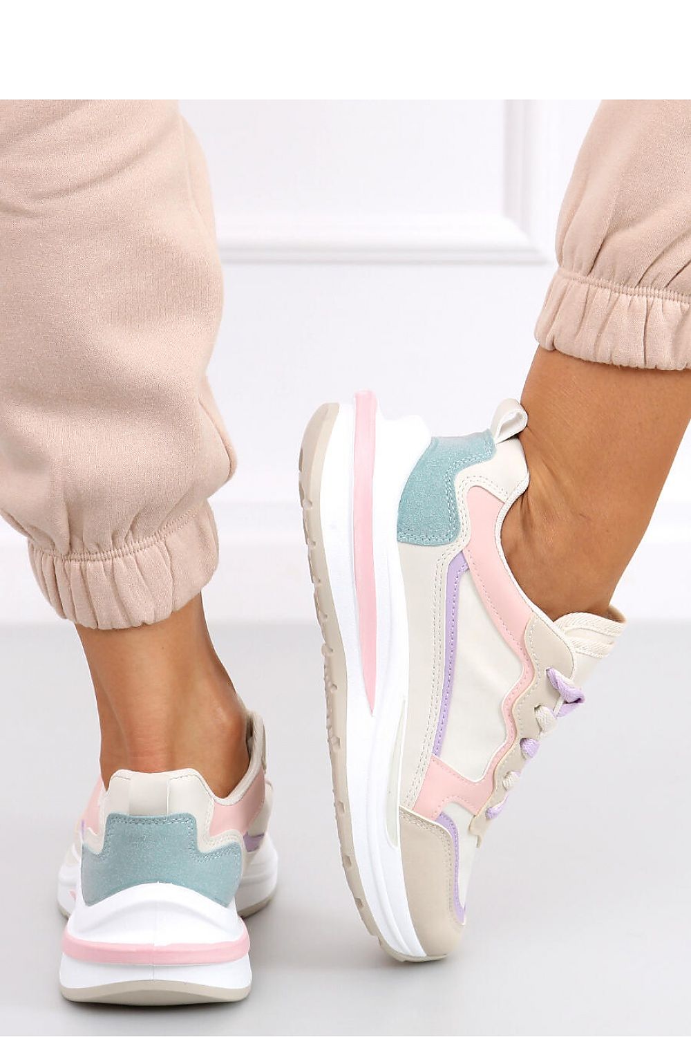 Sports shoes model 163892 Inello