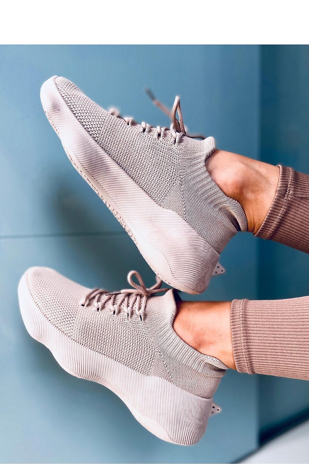 Sports shoes model 166618 Inello