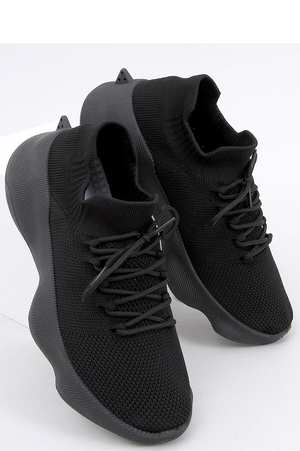 Sports shoes model 166621 Inello