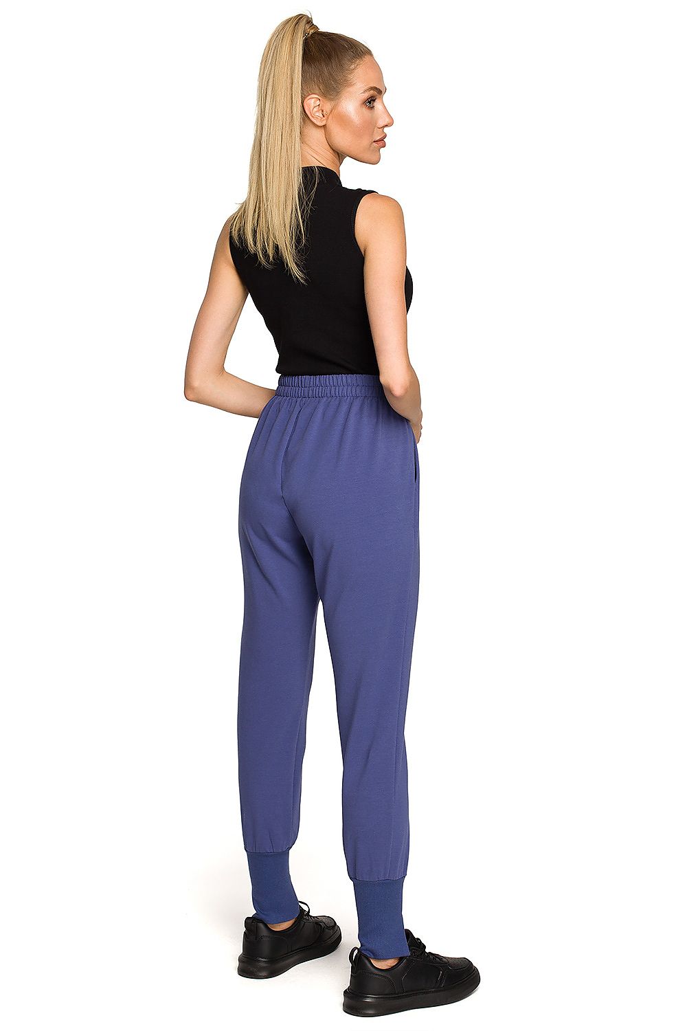 Moe model 169995 tracksuit pants