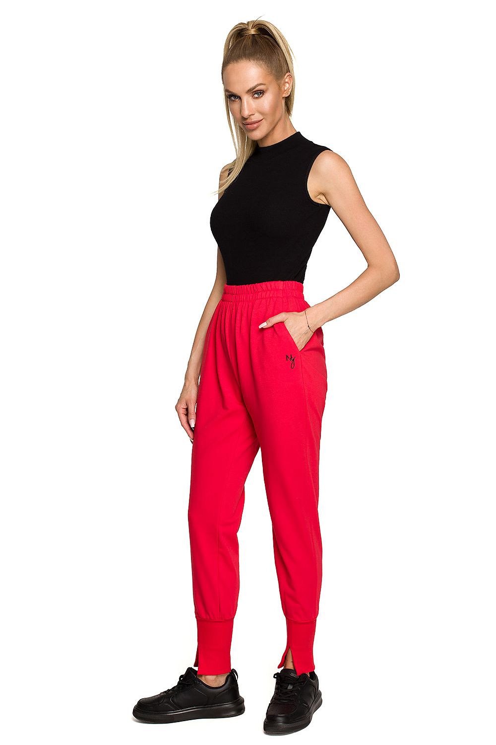 Moe model 169995 tracksuit pants